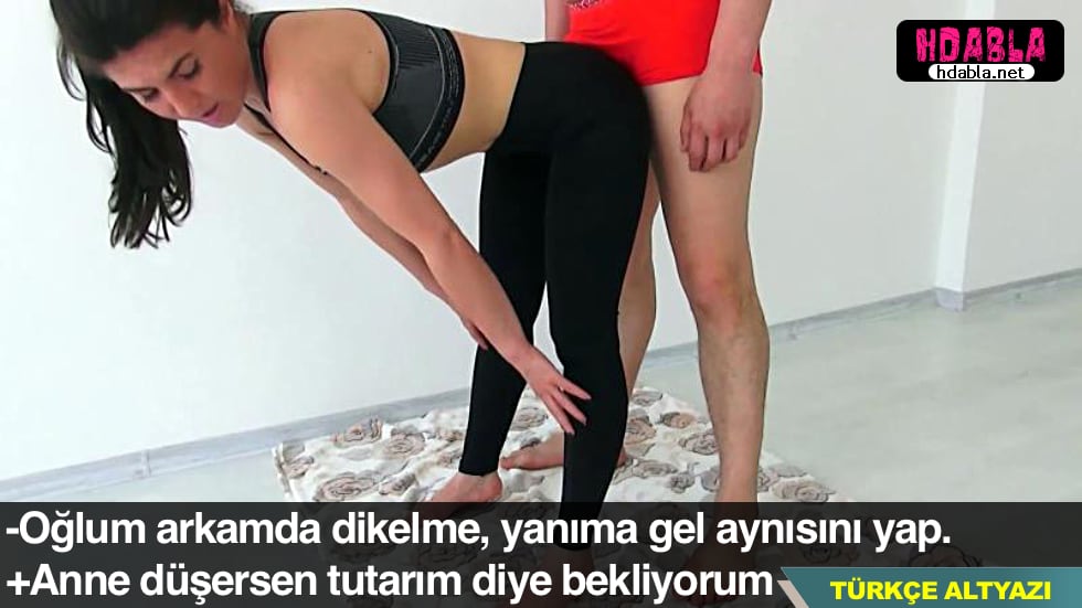 Annemle birlikte yoga yaparken salakta yaslamaya başladım