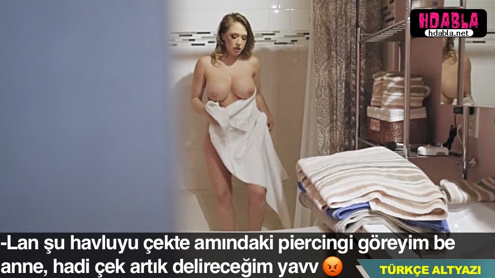 Annemin amcığındaki piercingi görmeye çalışırken yakalandım